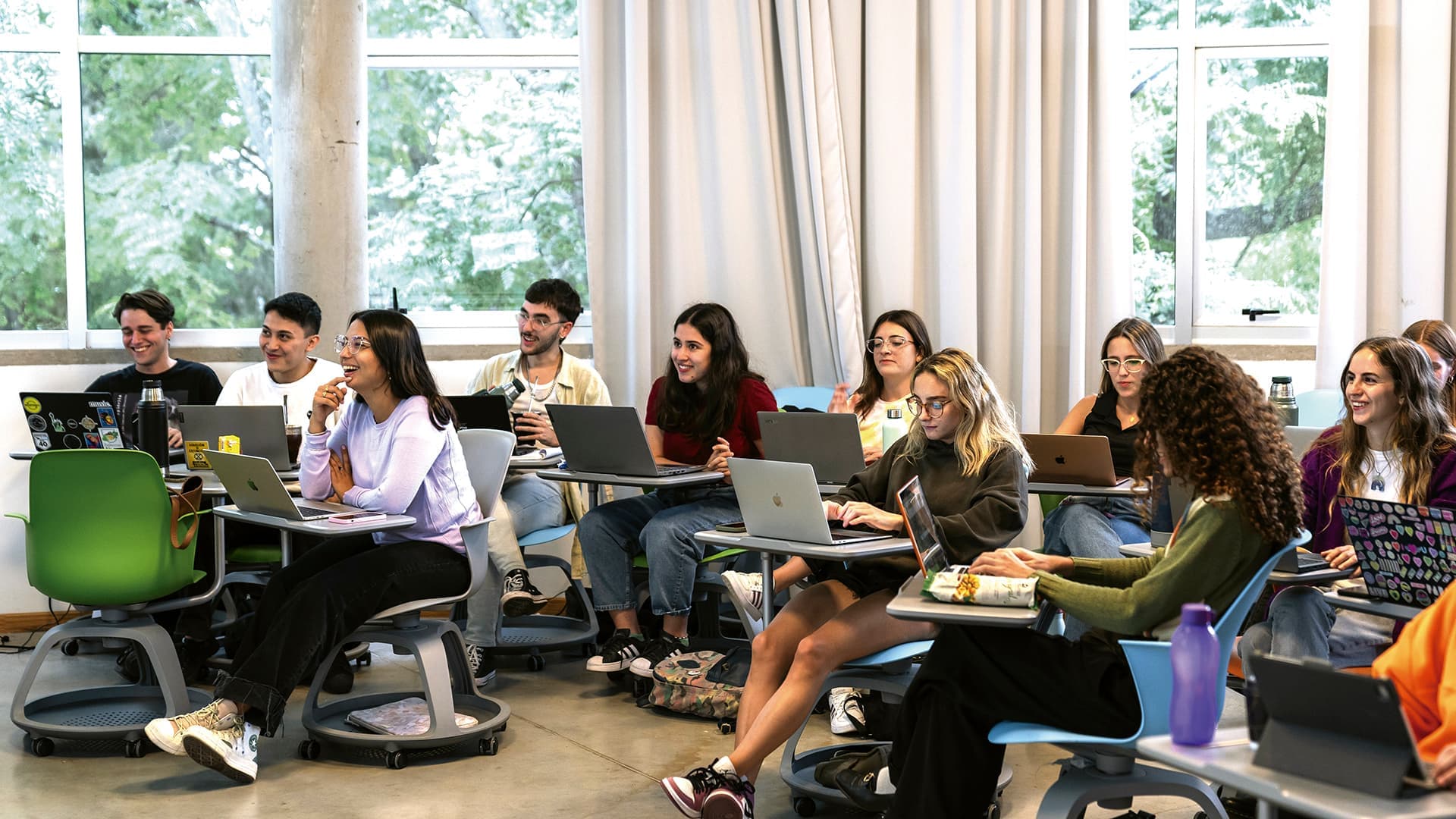 Estudiantes en aula de UdeSA