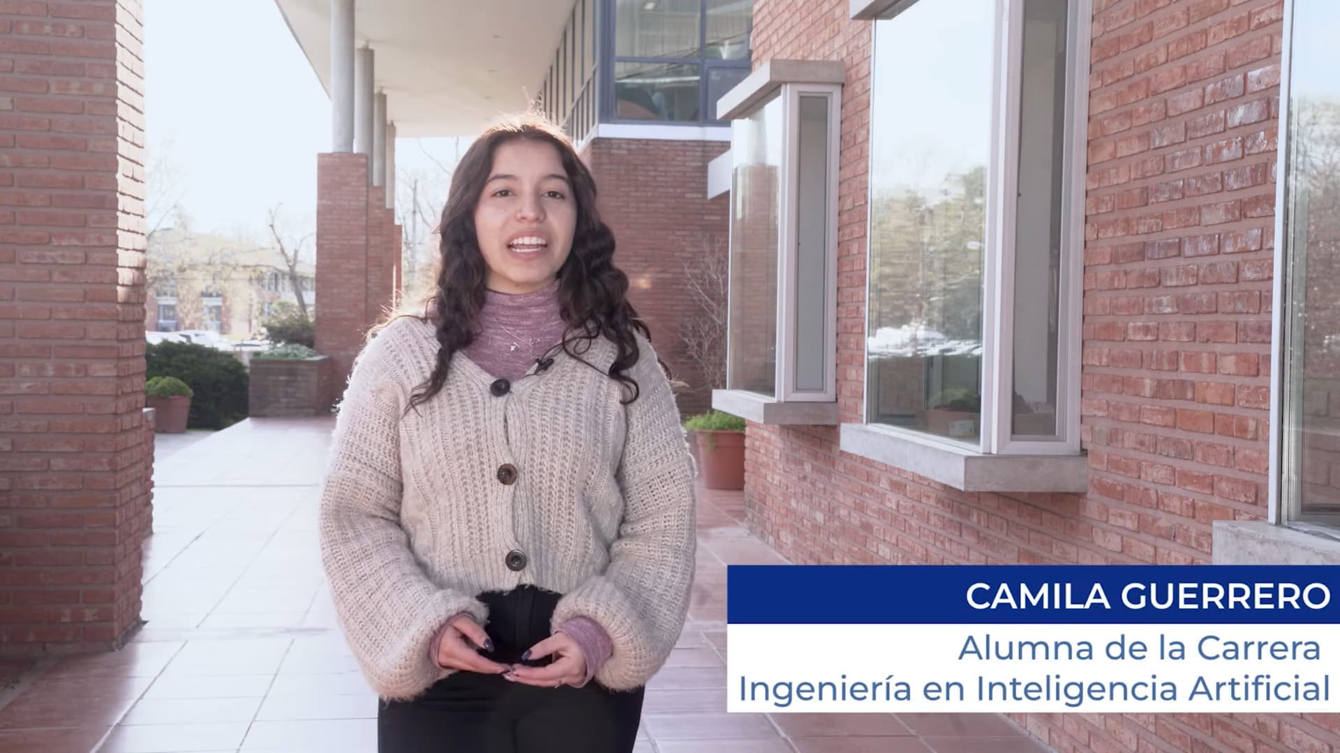 Camila Guerrero hablando sobre la carrera de Ingeniería en Inteligencia Artificial en UdeSA